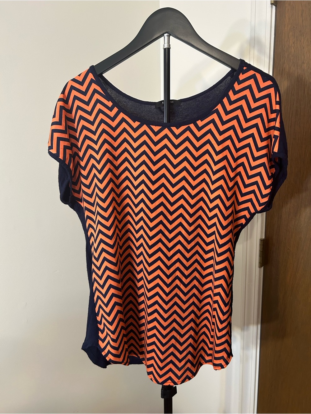 Espresso Navy and Coral Chevron Short Sleeve Top